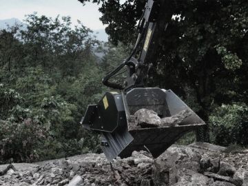 CM CBF-L 80 Crusher Bucket Attachment